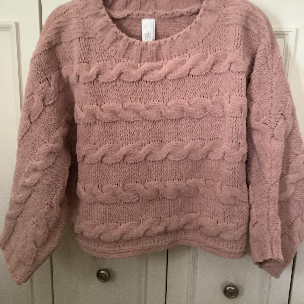 Like new Marla Wynn cropped sweater